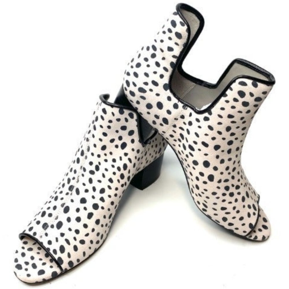 NEW! LORI GOLDSTEIN Peep Toe Booties 8.5